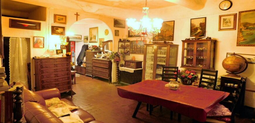 Rif. ZL CAMOGLI ADIACENTE MARE vendesi