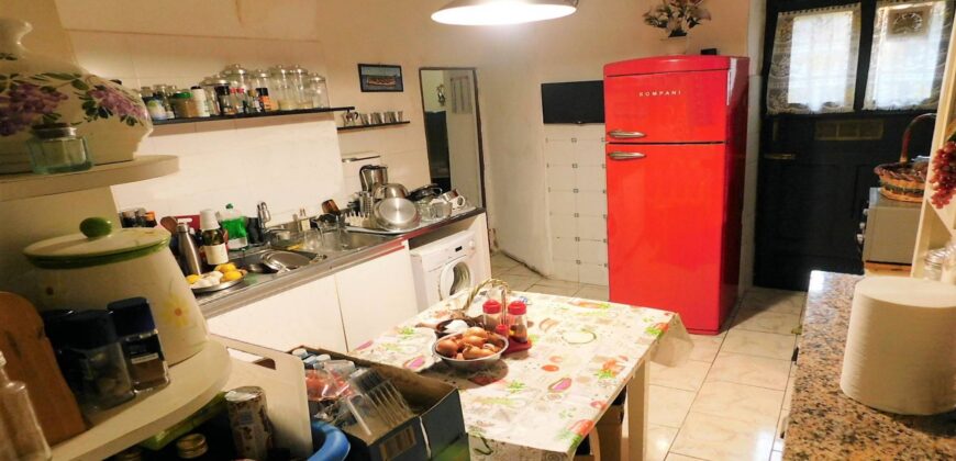 Rif. ZL CAMOGLI ADIACENTE MARE vendesi