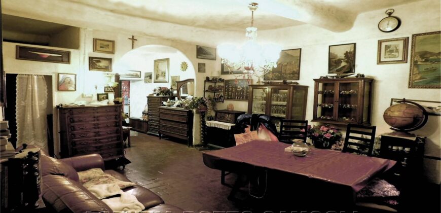 Rif. ZL CAMOGLI ADIACENTE MARE vendesi