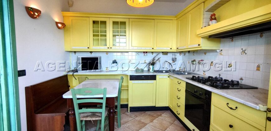 Rif. 37 CAMOGLI APPARTAMENTO IN VILLA Vendesi