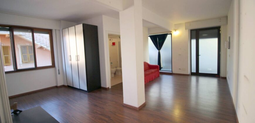 Rif. 84 – CAMOGLI LOCALE Affittasi