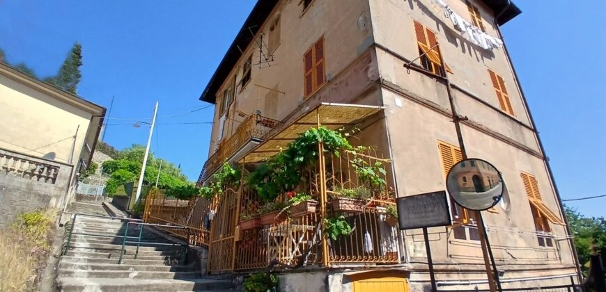 Rif. 37 RUTA DI CAMOGLI appartamento VENDESI