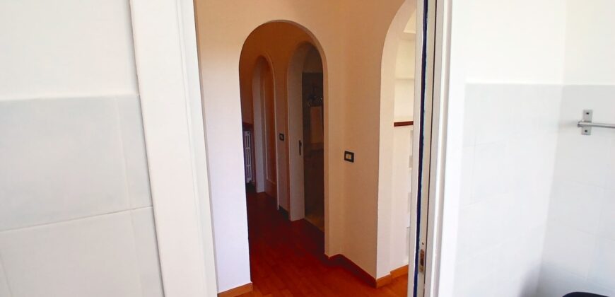Rif. 37 RUTA DI CAMOGLI appartamento VENDESI